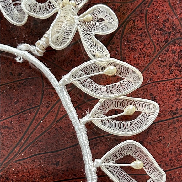 Handcrafted White Floral Headband tierra. wedding band - Picture 5 of 10